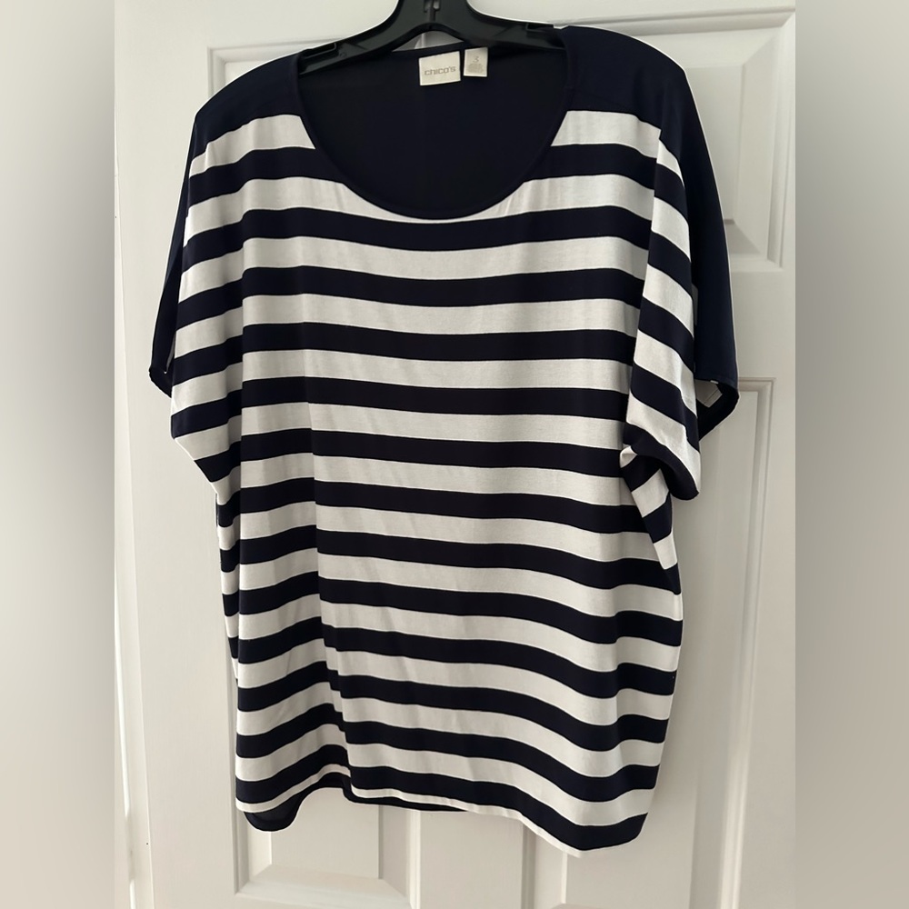 Chico’s size 3 (16) blue and white short-sleeve shirt, hardly worn.